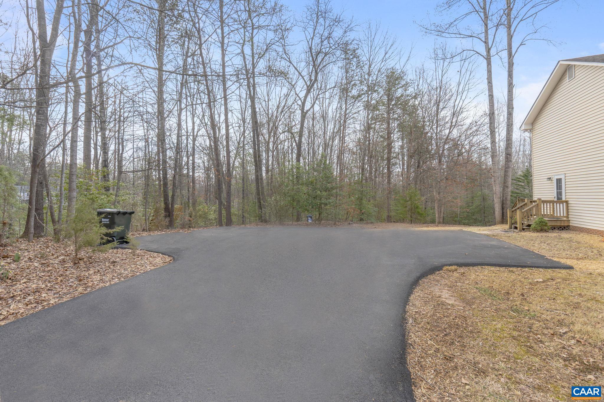 DEER LAKE ESTATES - Residential