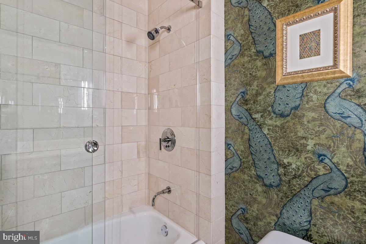 AVENUE OF THE ARTS - Residential