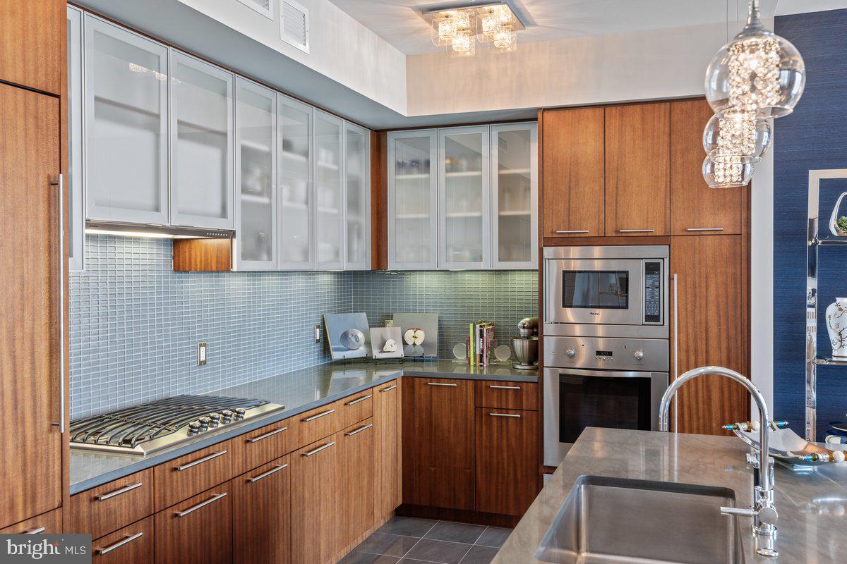 AVENUE OF THE ARTS - Residential