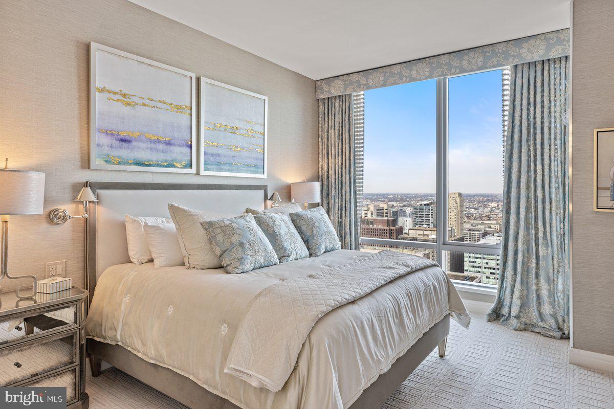 AVENUE OF THE ARTS - Residential