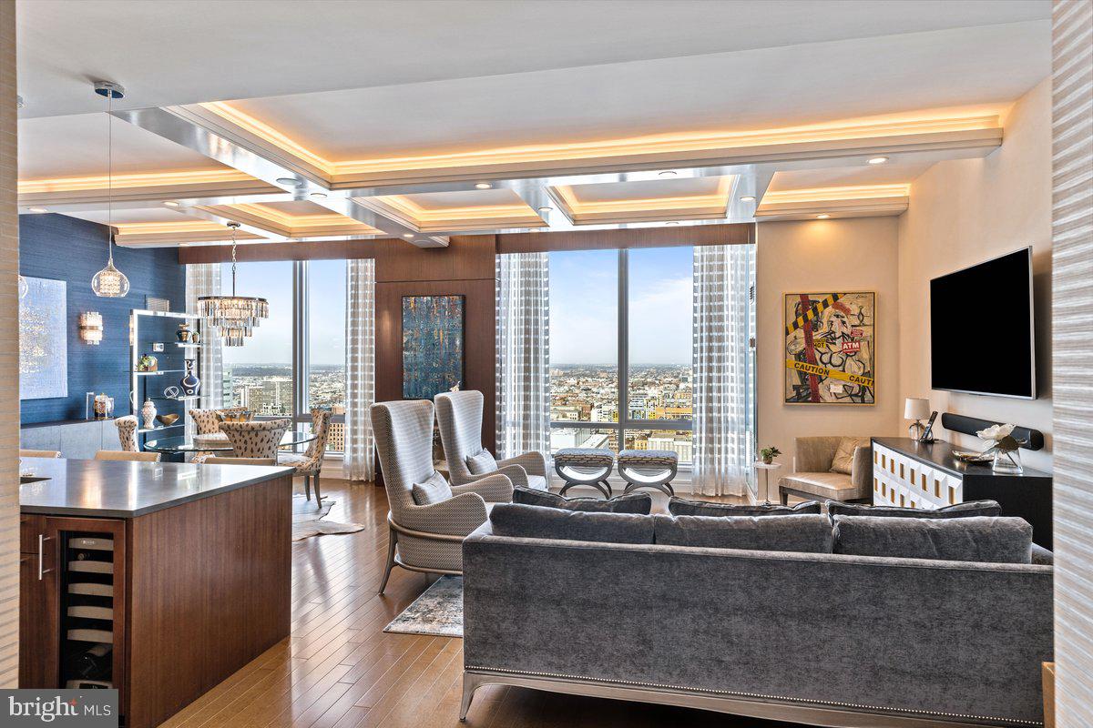 AVENUE OF THE ARTS - Residential