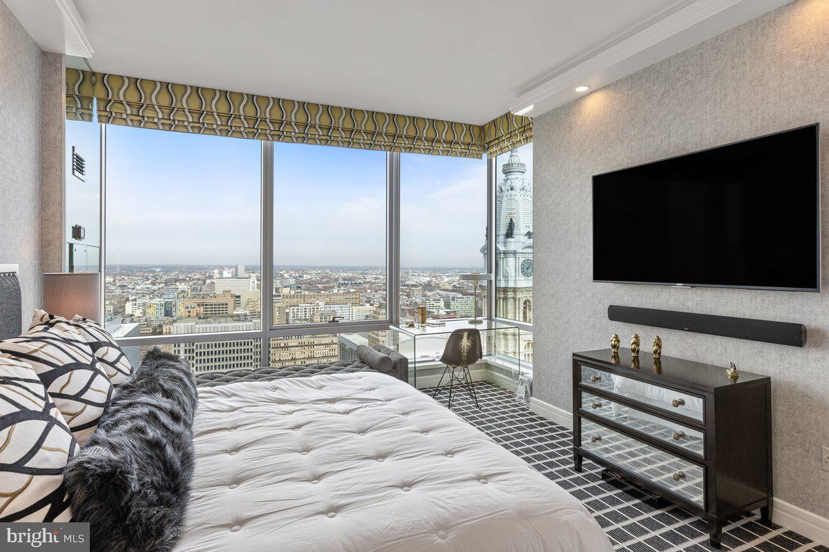 AVENUE OF THE ARTS - Residential