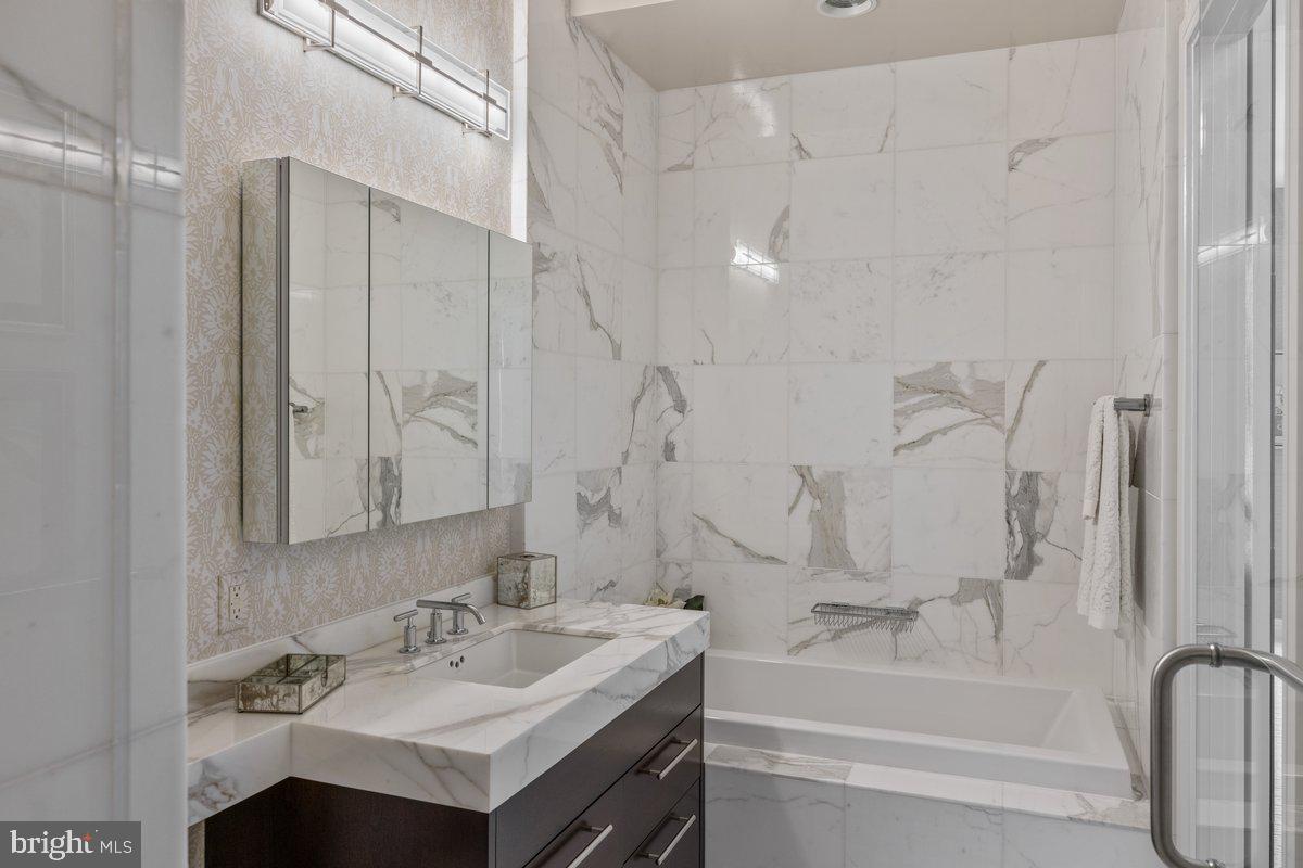 AVENUE OF THE ARTS - Residential