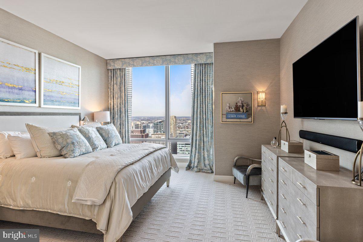 AVENUE OF THE ARTS - Residential