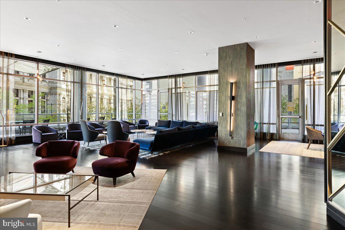 AVENUE OF THE ARTS - Residential