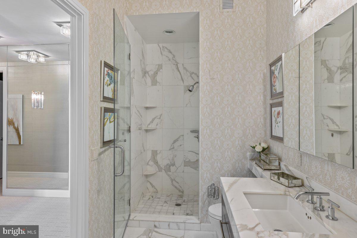 AVENUE OF THE ARTS - Residential