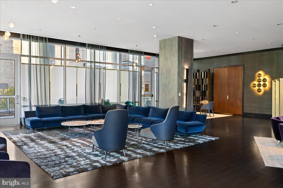 AVENUE OF THE ARTS - Residential