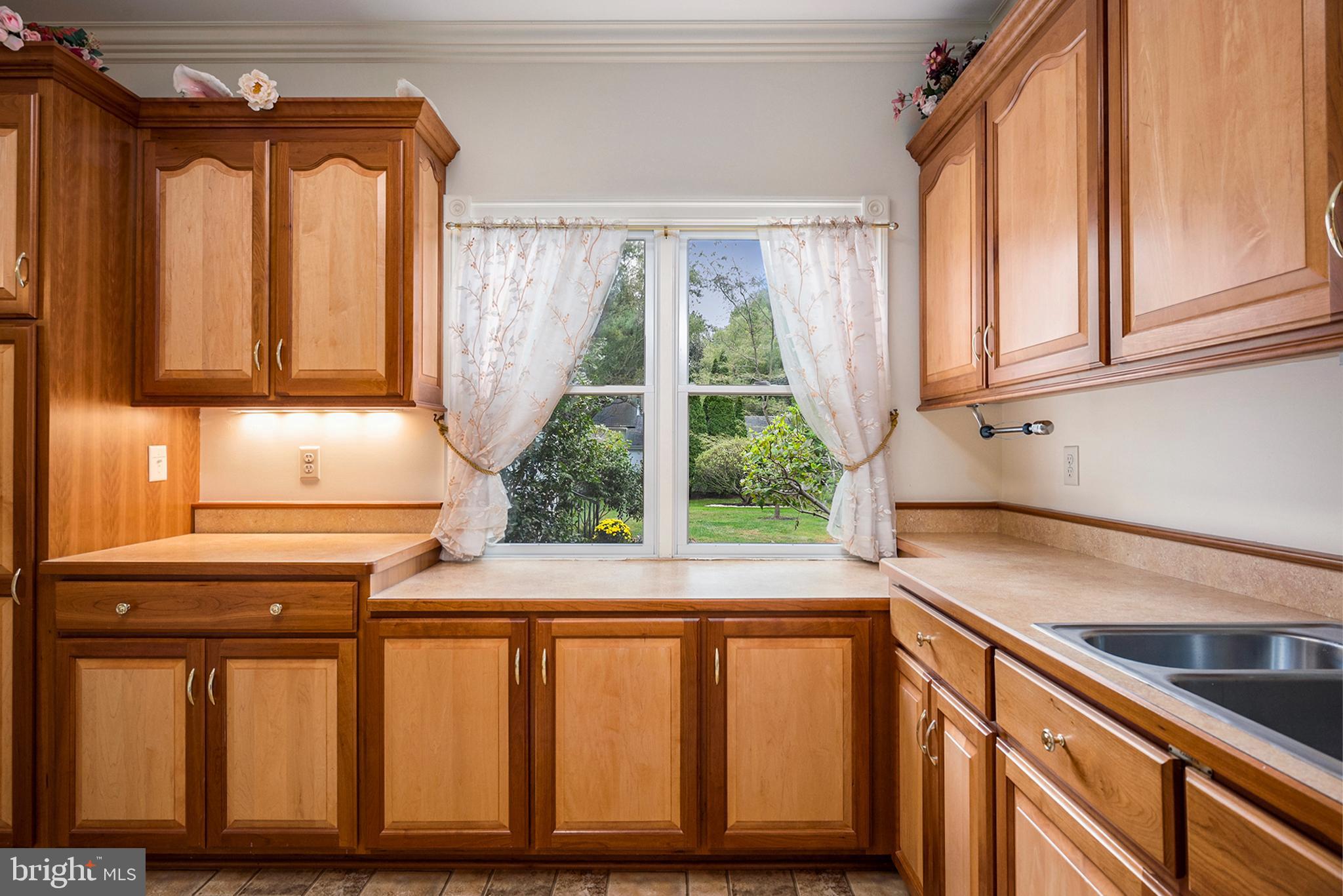 COUNTRY CLUB ESTATES - Residential