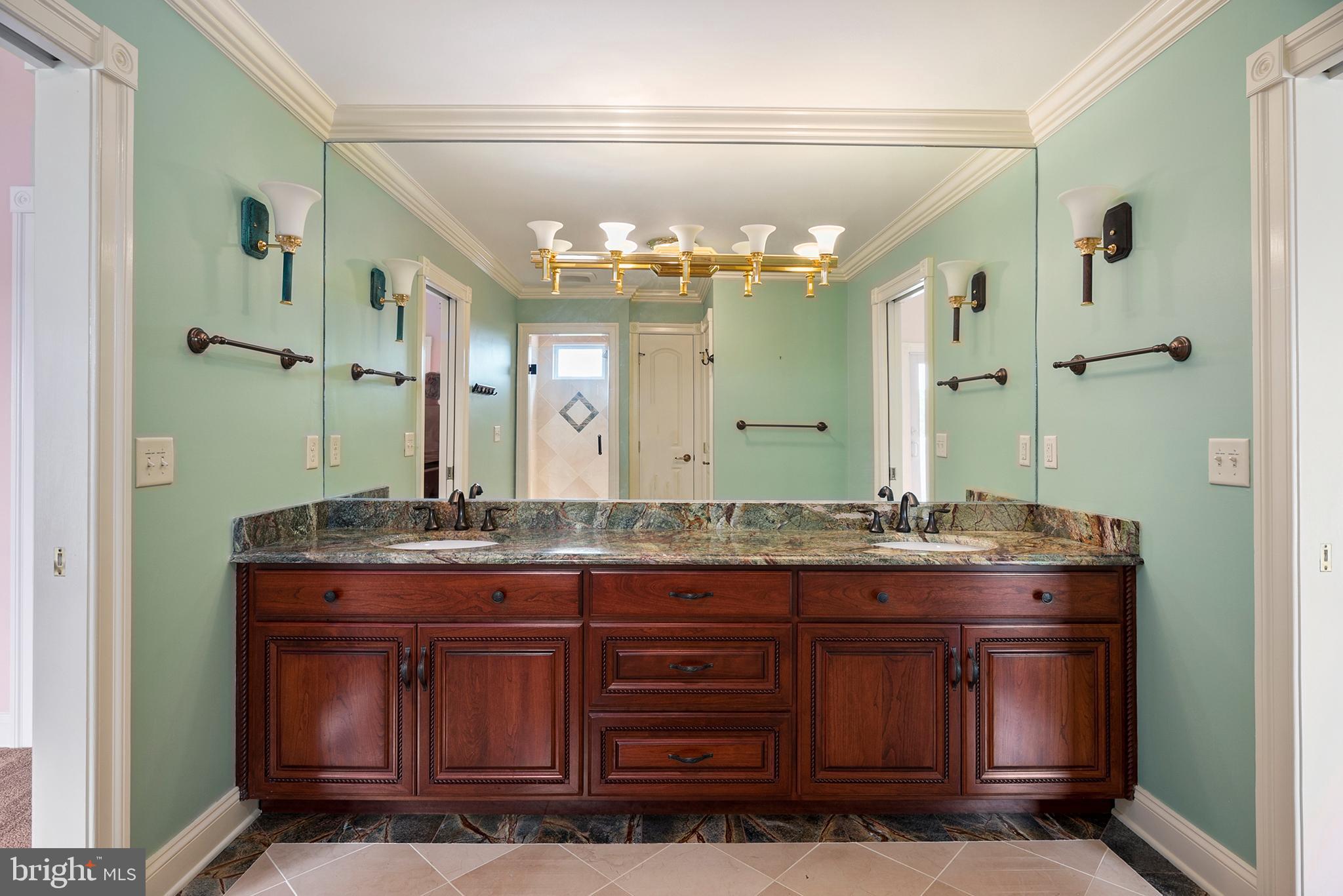 COUNTRY CLUB ESTATES - Residential