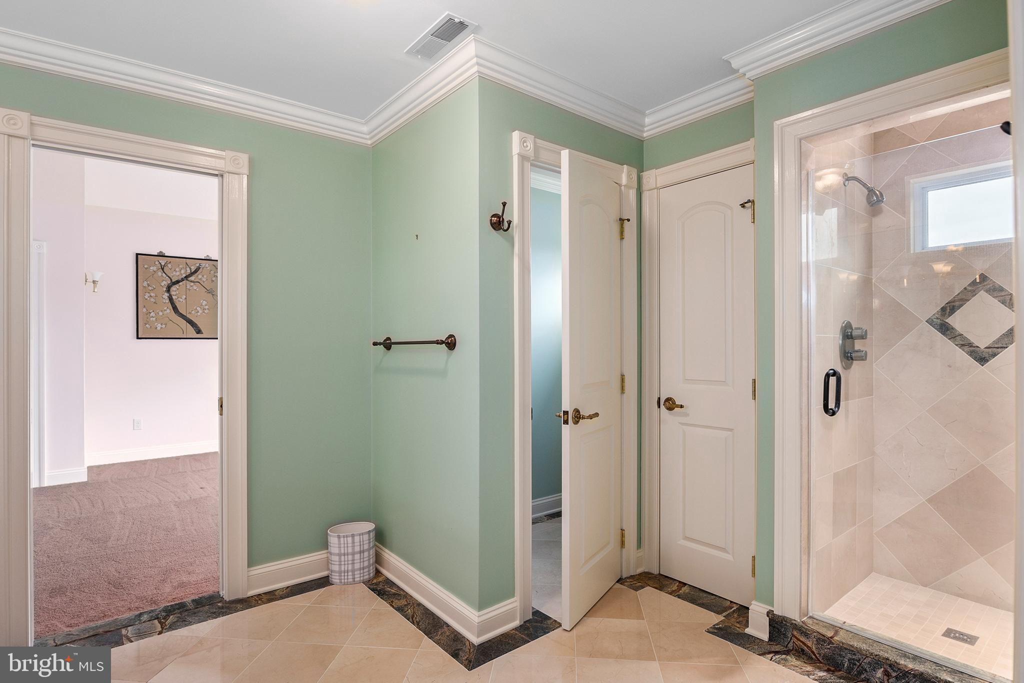 COUNTRY CLUB ESTATES - Residential