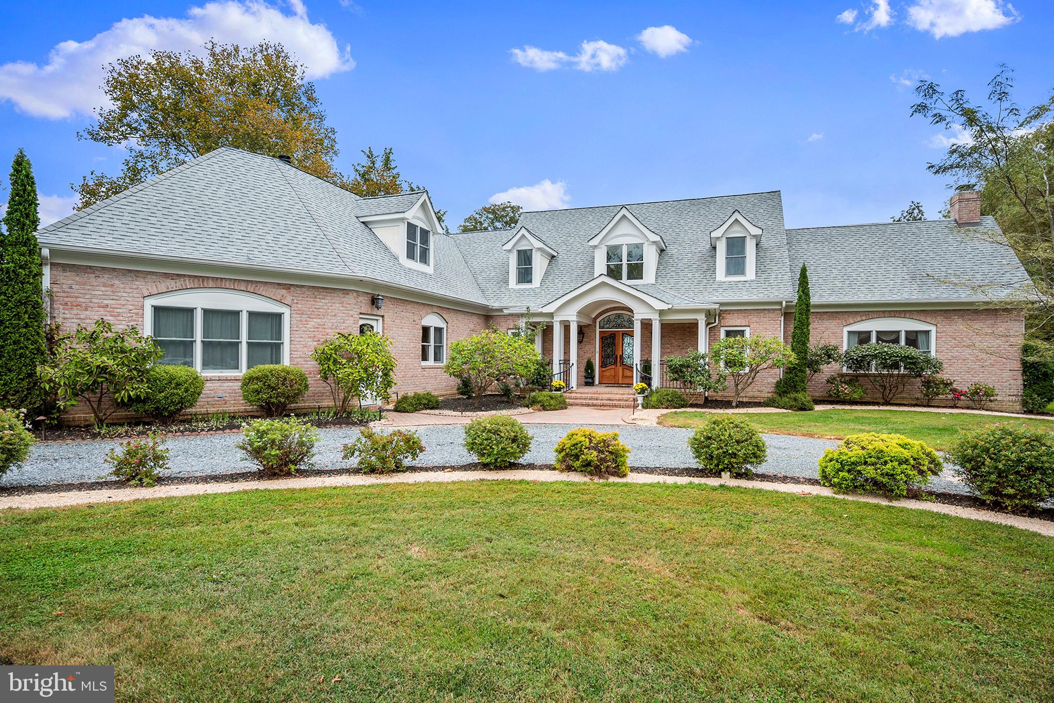 COUNTRY CLUB ESTATES - Residential