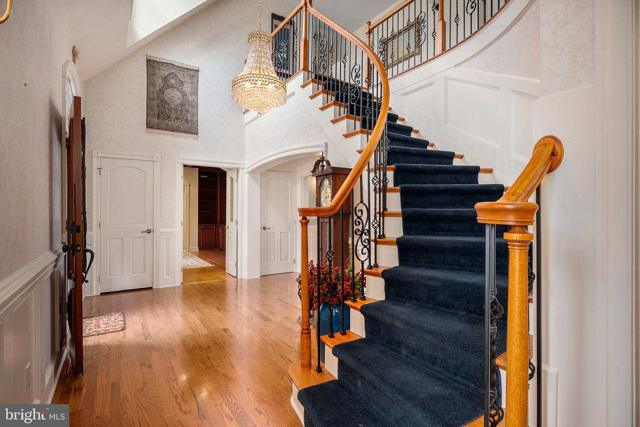 COUNTRY CLUB ESTATES - Residential