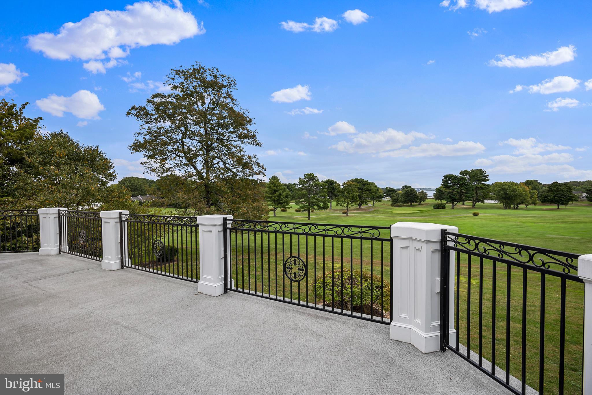 COUNTRY CLUB ESTATES - Residential