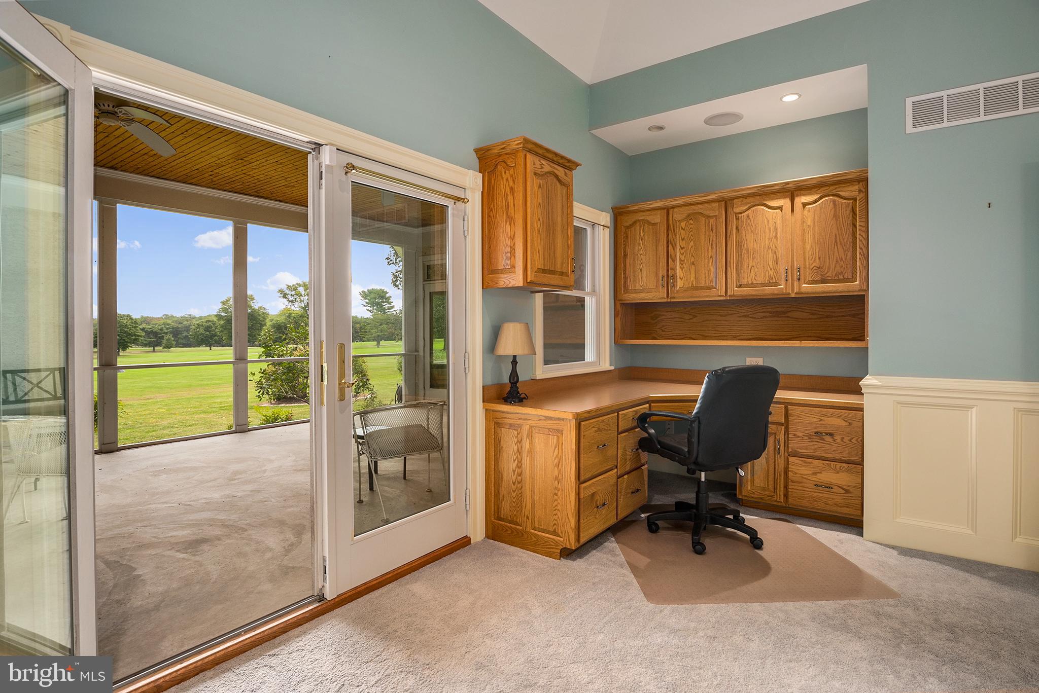 COUNTRY CLUB ESTATES - Residential