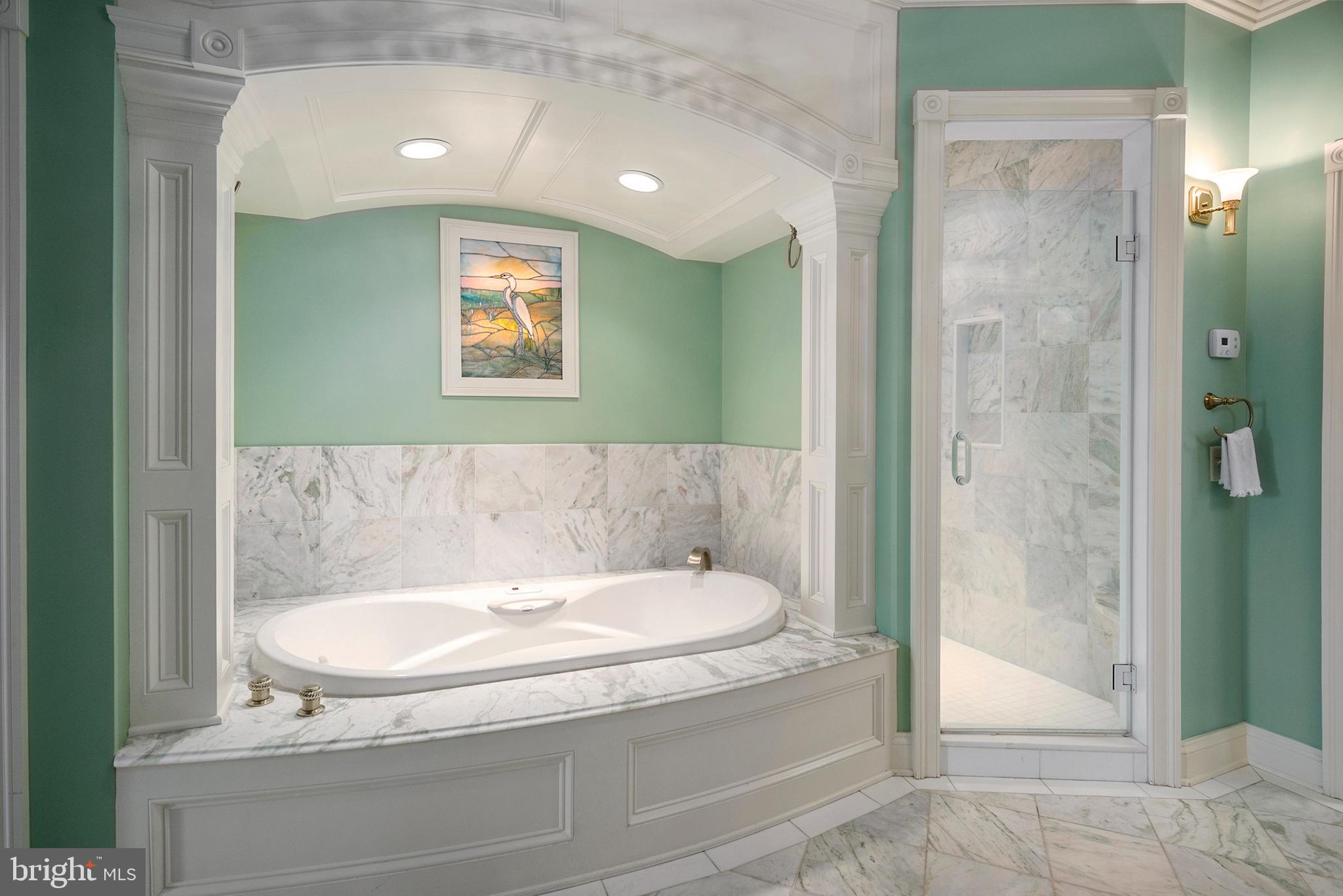 COUNTRY CLUB ESTATES - Residential