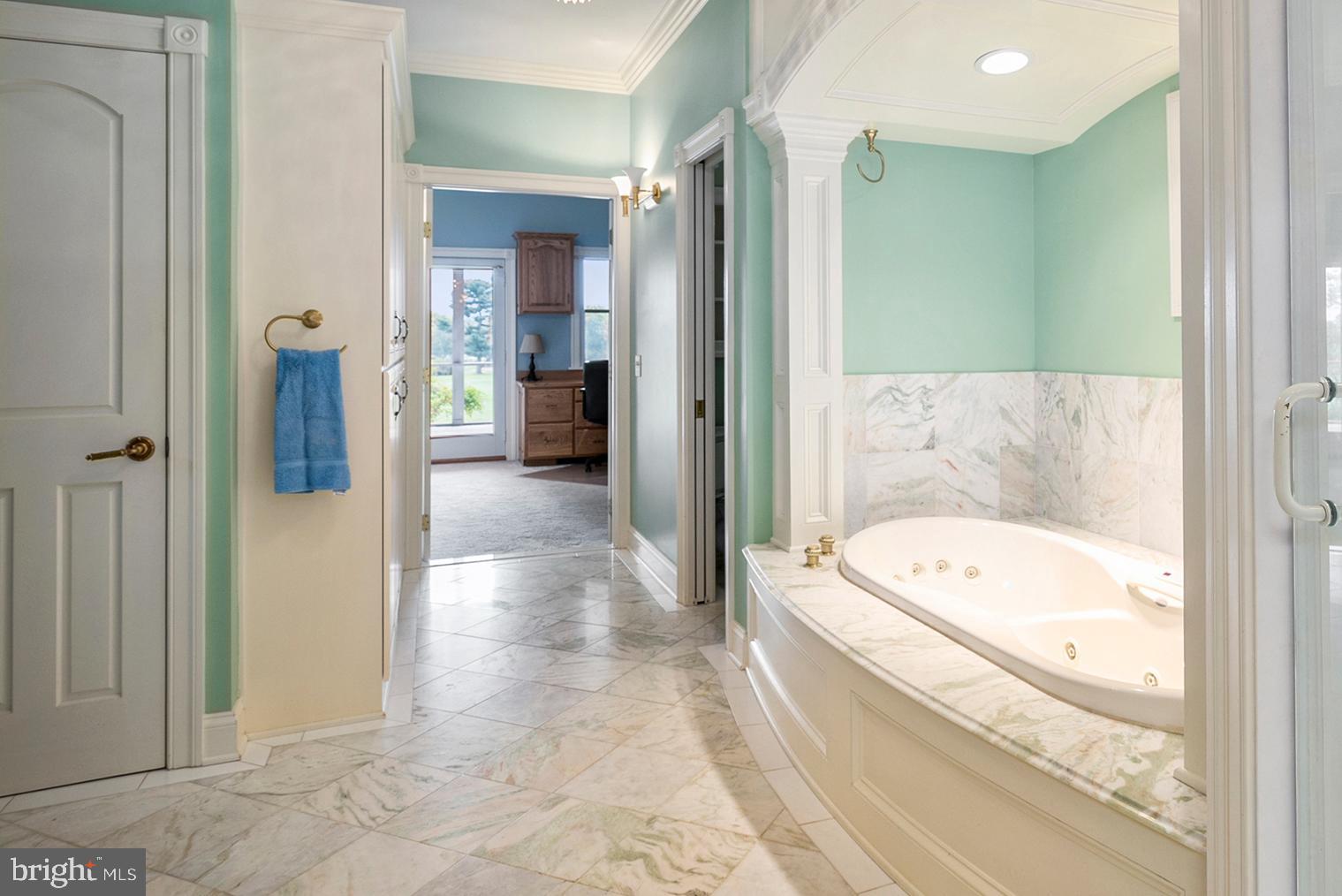 COUNTRY CLUB ESTATES - Residential