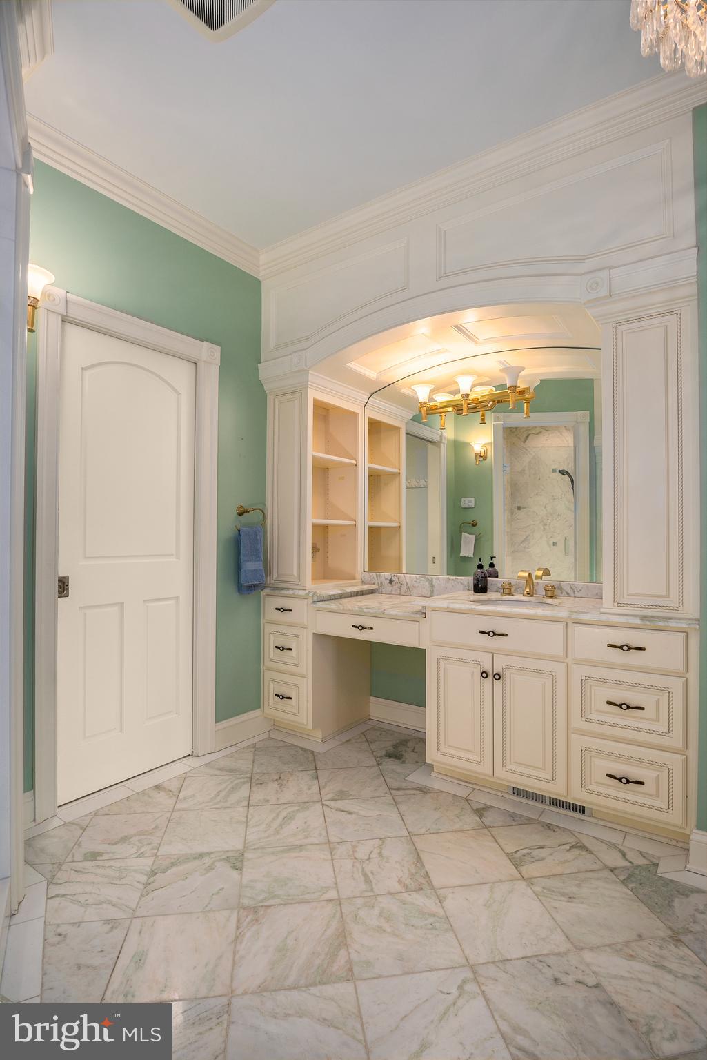 COUNTRY CLUB ESTATES - Residential