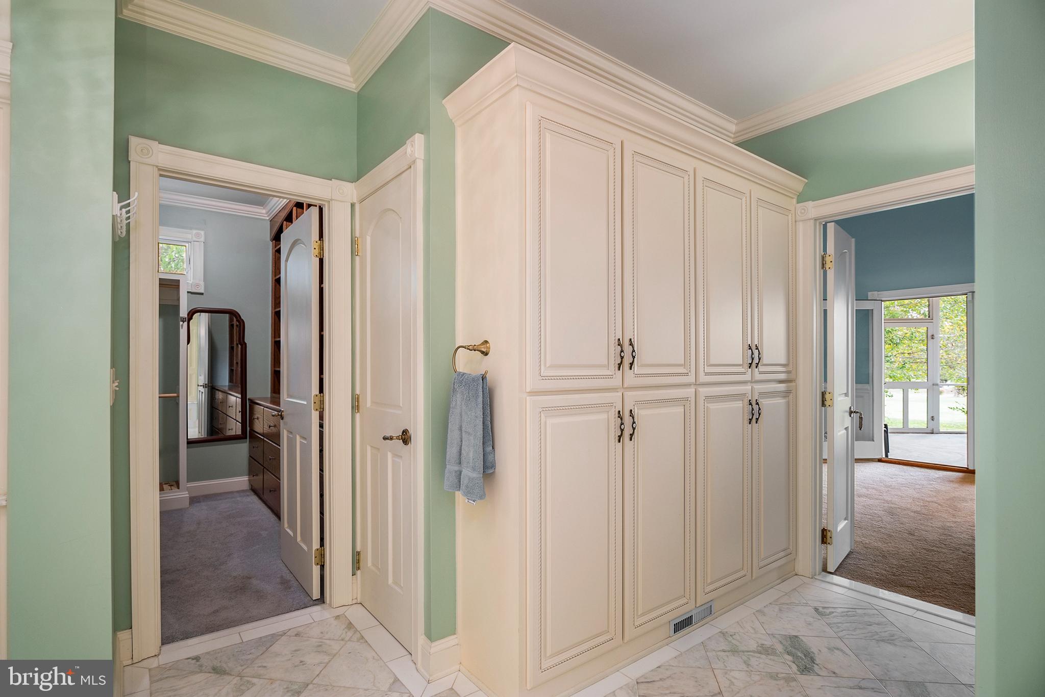 COUNTRY CLUB ESTATES - Residential