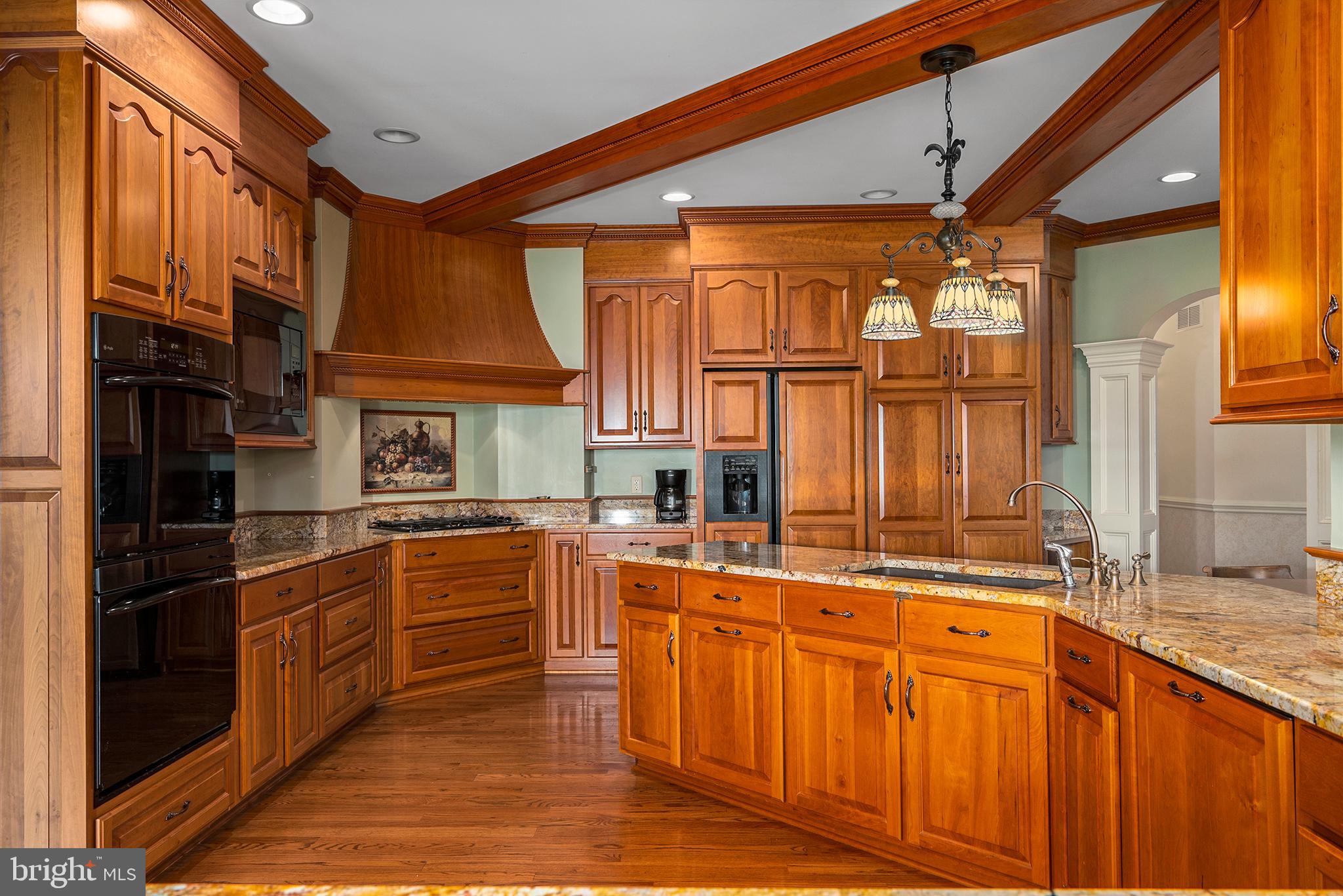 COUNTRY CLUB ESTATES - Residential