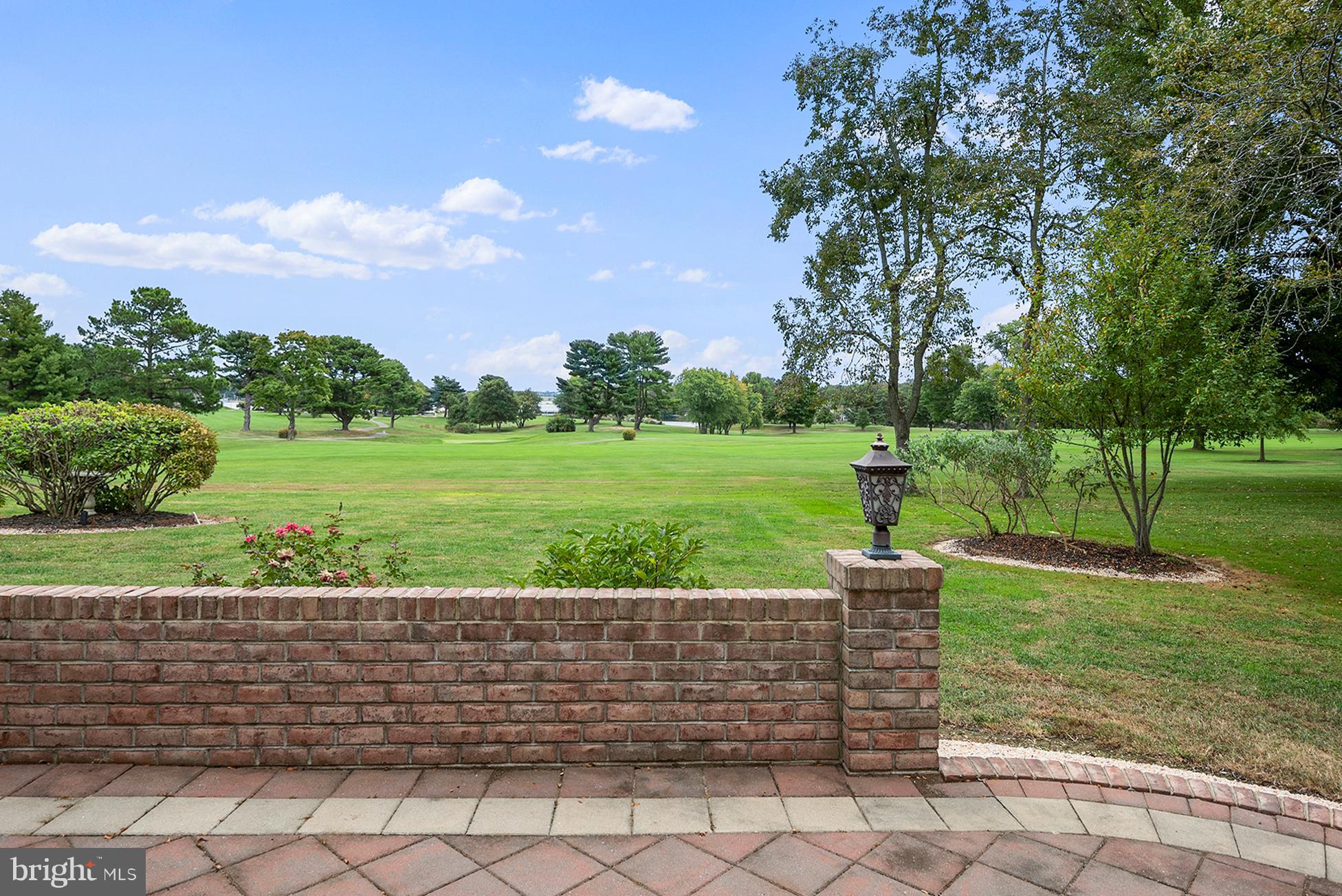 COUNTRY CLUB ESTATES - Residential