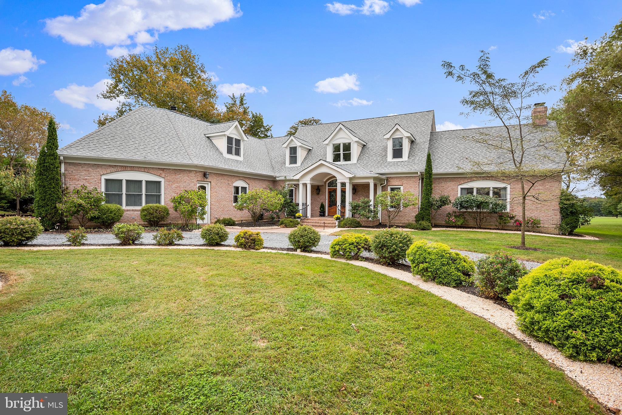 COUNTRY CLUB ESTATES - Residential