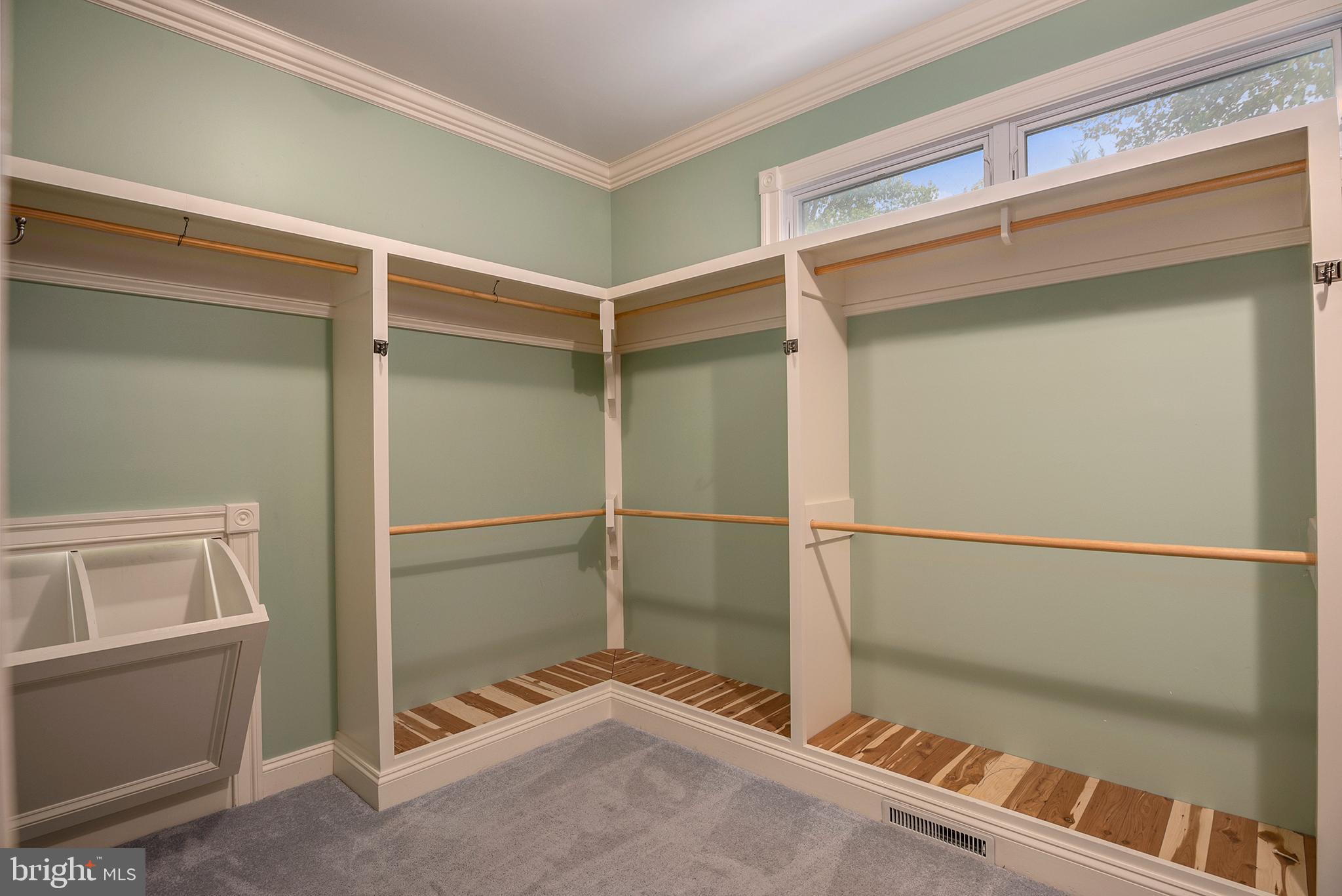 COUNTRY CLUB ESTATES - Residential