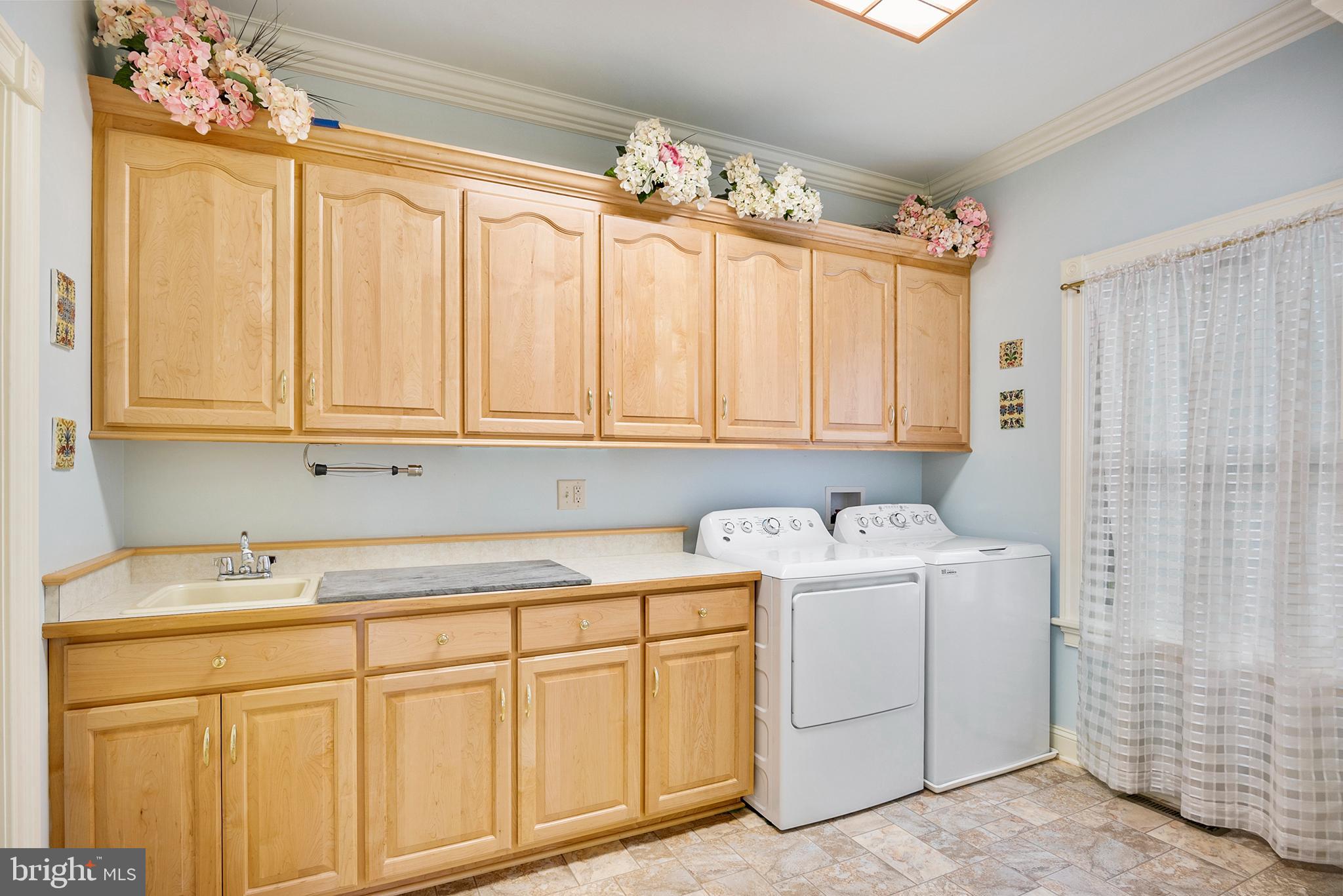 COUNTRY CLUB ESTATES - Residential