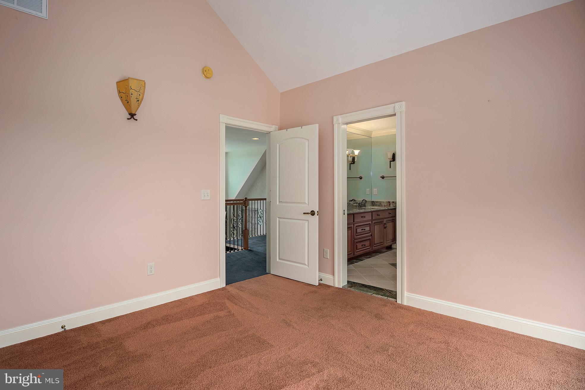 COUNTRY CLUB ESTATES - Residential