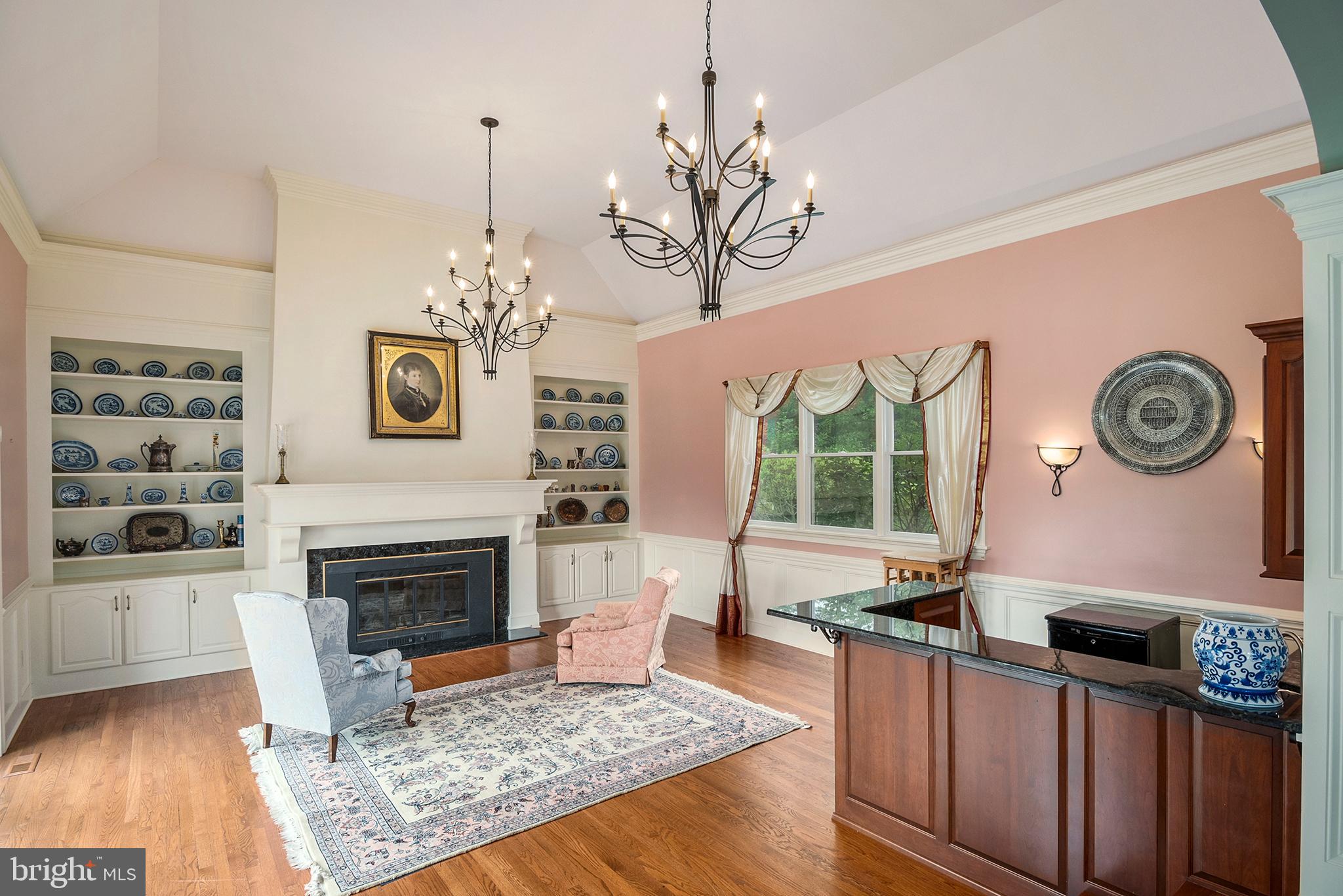 COUNTRY CLUB ESTATES - Residential