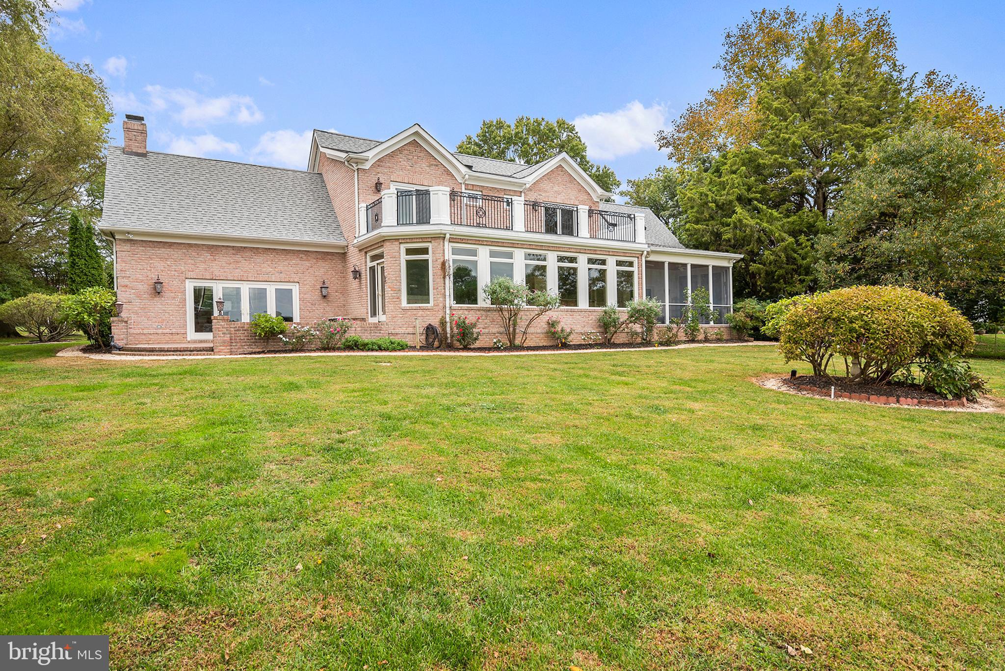 COUNTRY CLUB ESTATES - Residential