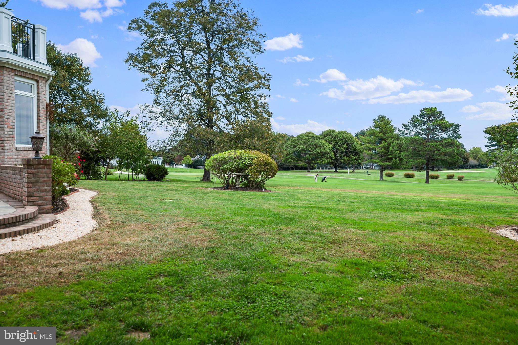 COUNTRY CLUB ESTATES - Residential