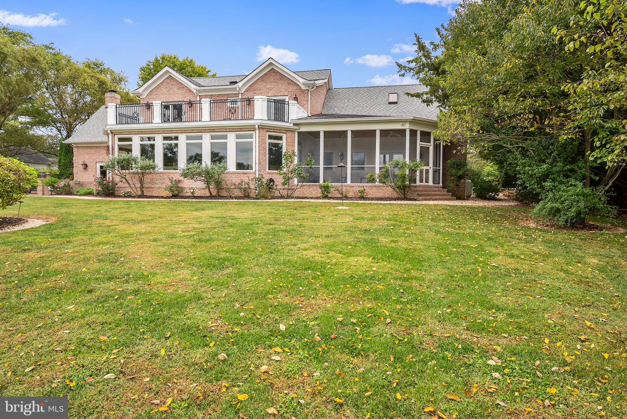 COUNTRY CLUB ESTATES - Residential