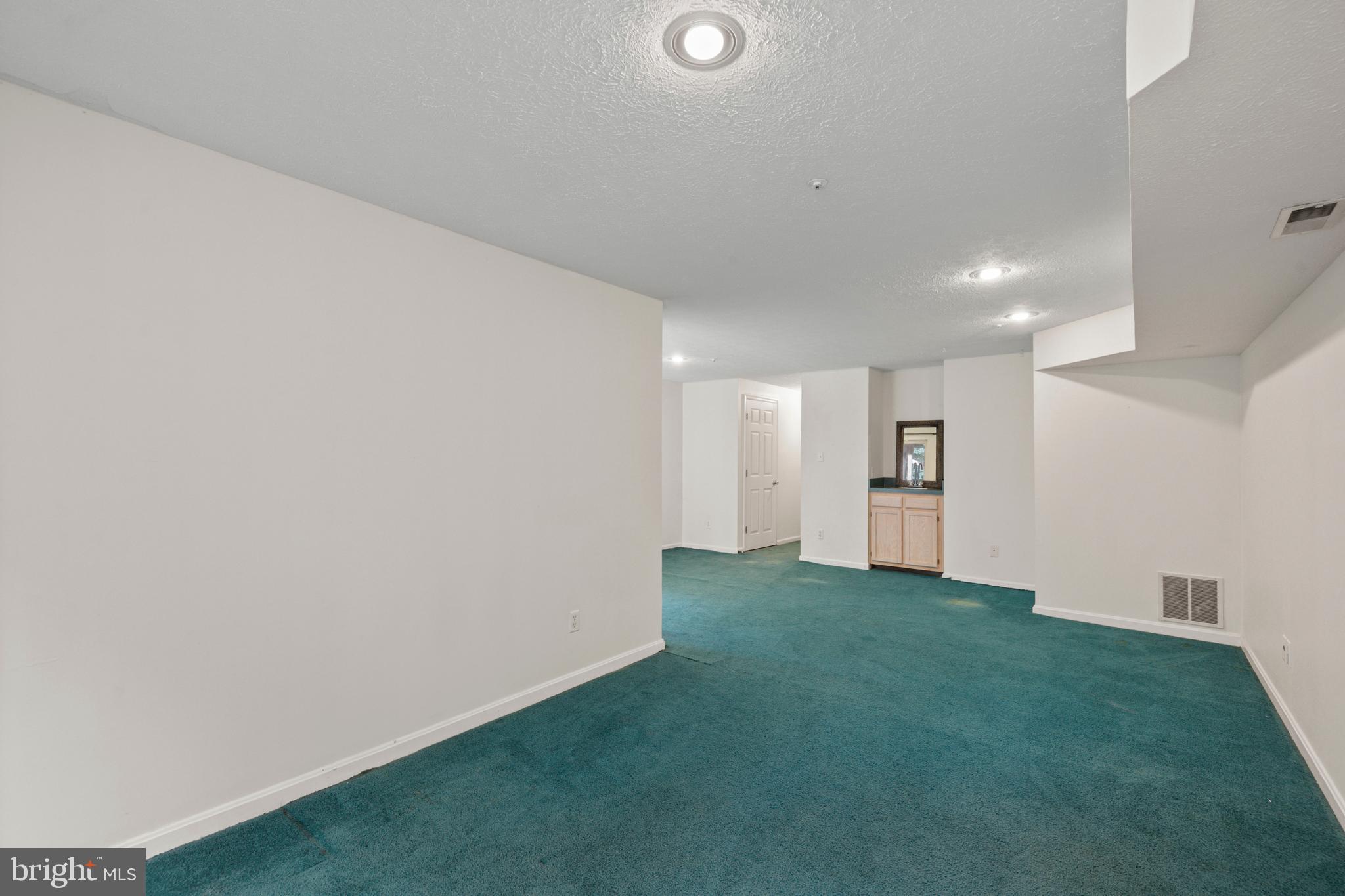 CONSTANT WOODS - Residential