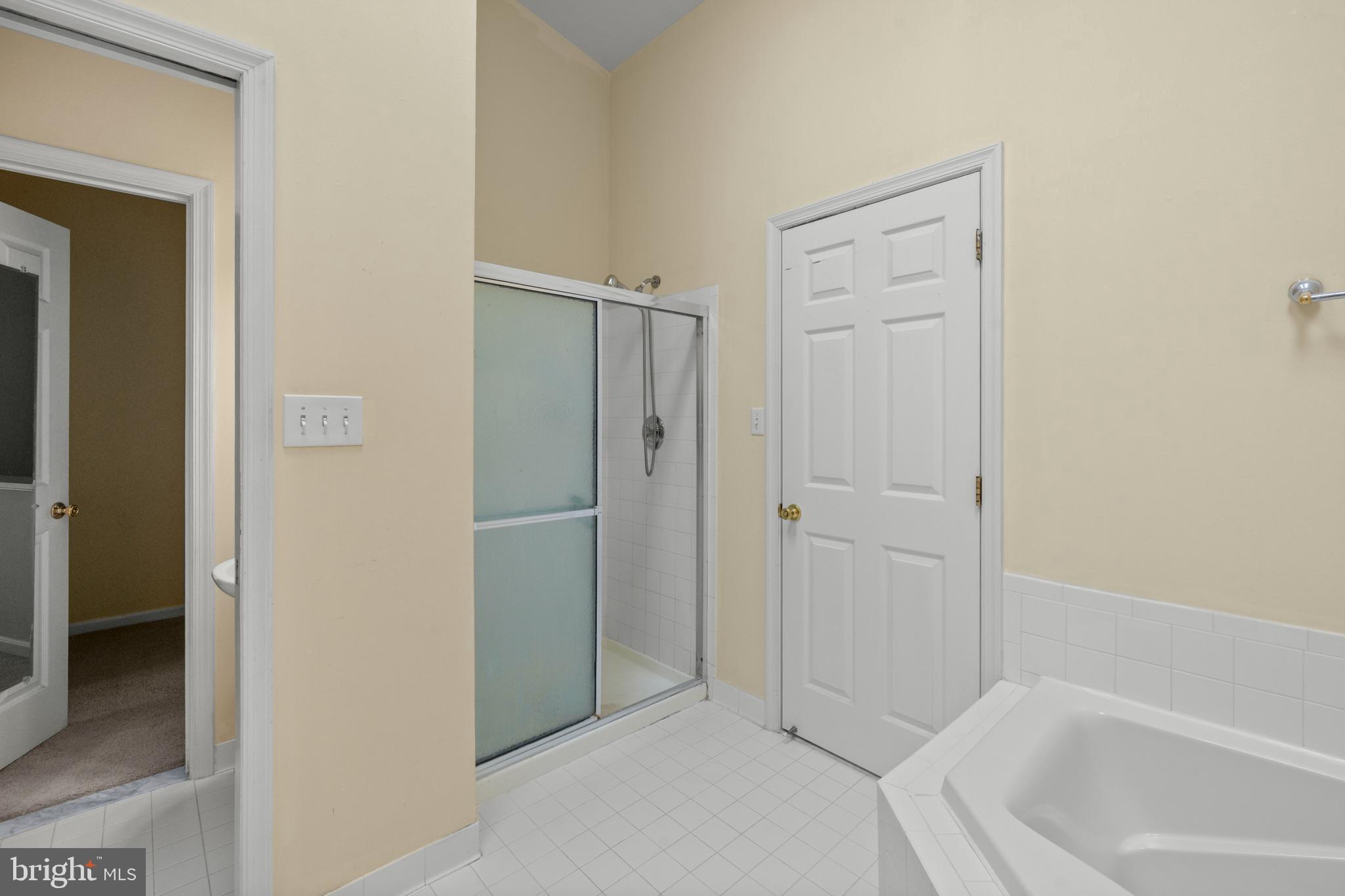 CONSTANT WOODS - Residential