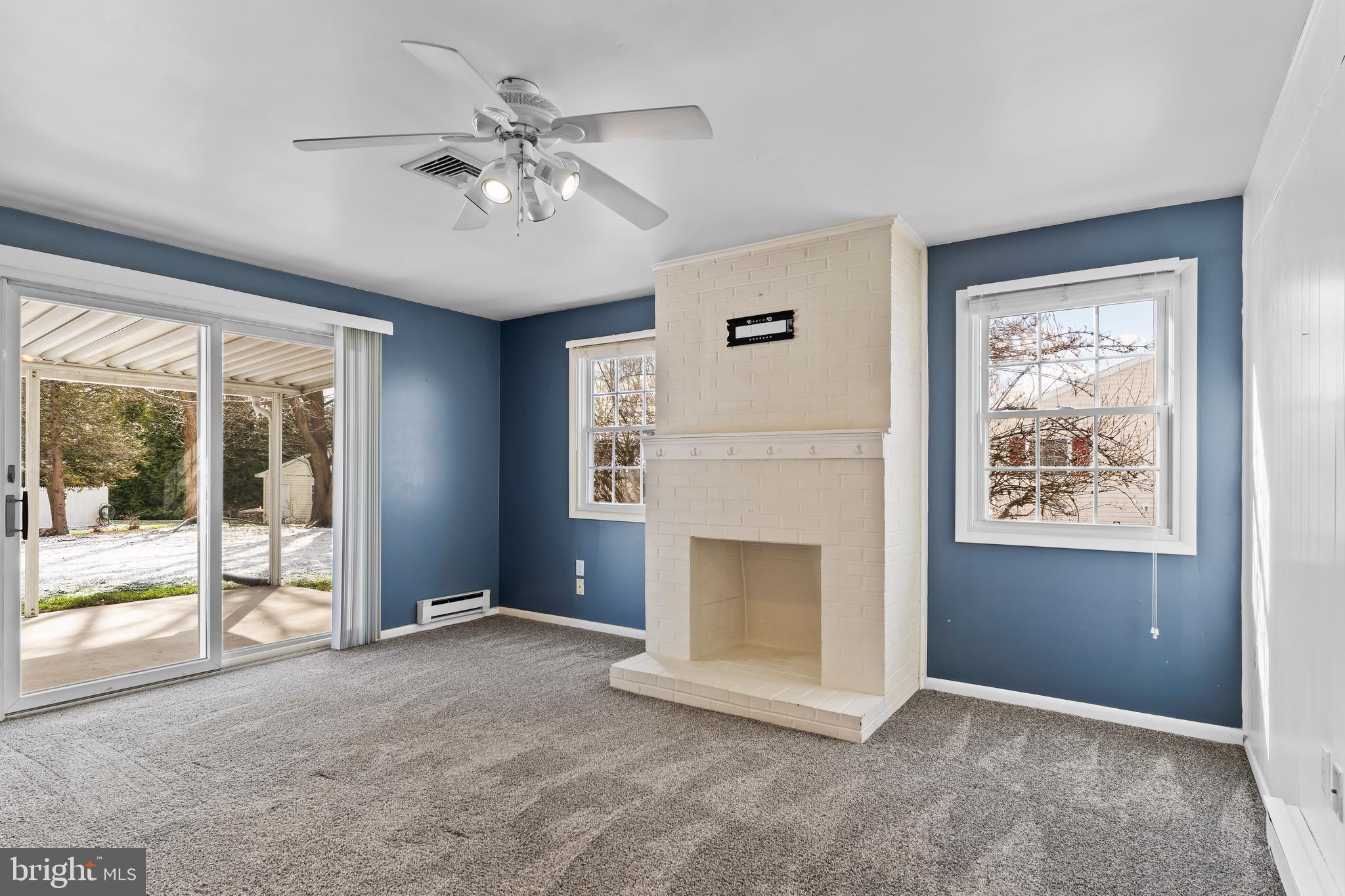 CENTER SQUARE MANOR - Residential