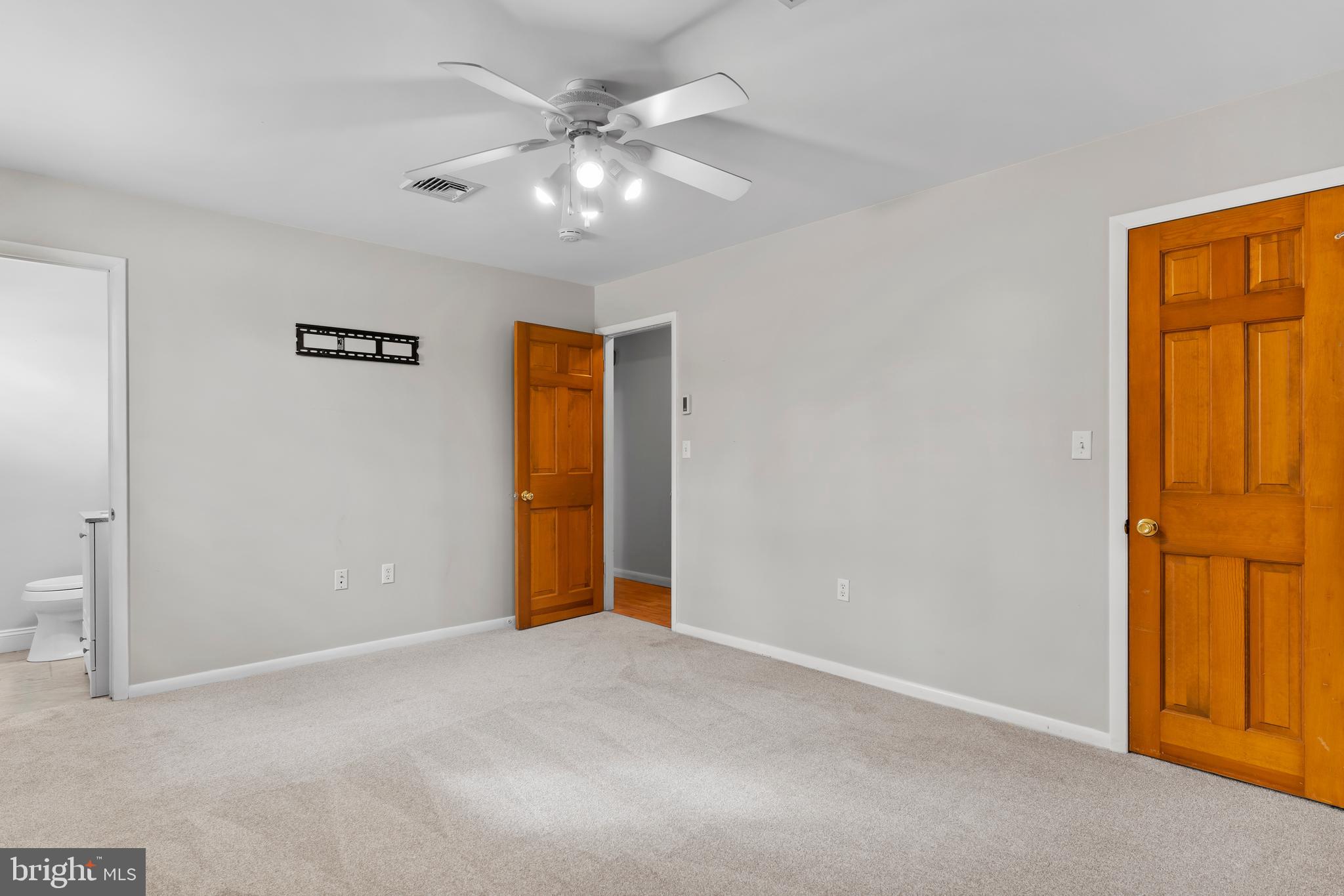 CENTER SQUARE MANOR - Residential