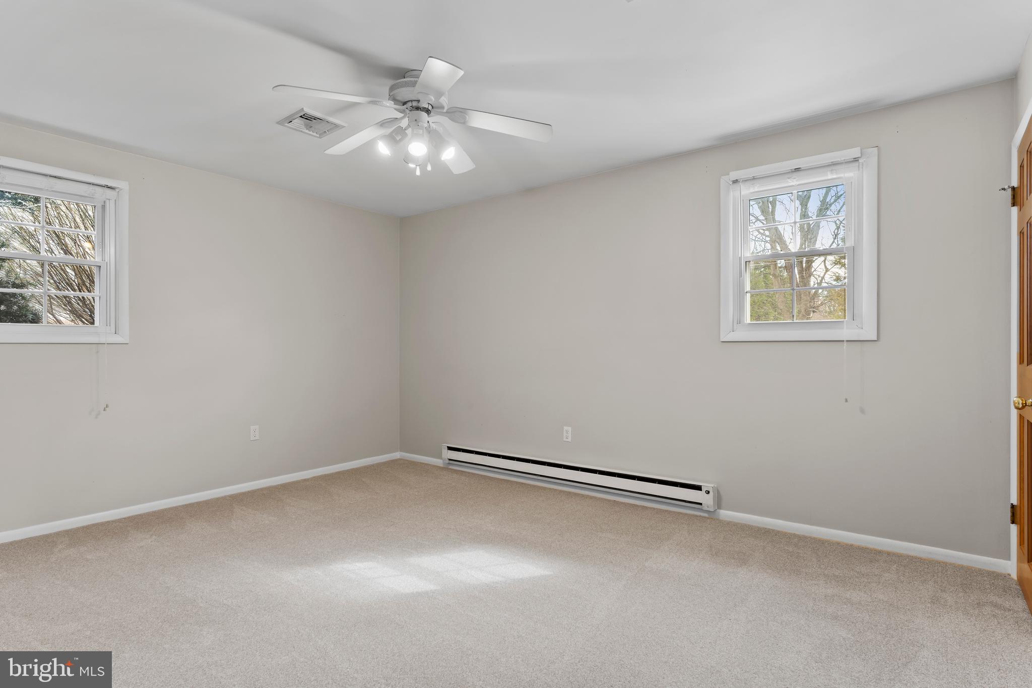 CENTER SQUARE MANOR - Residential