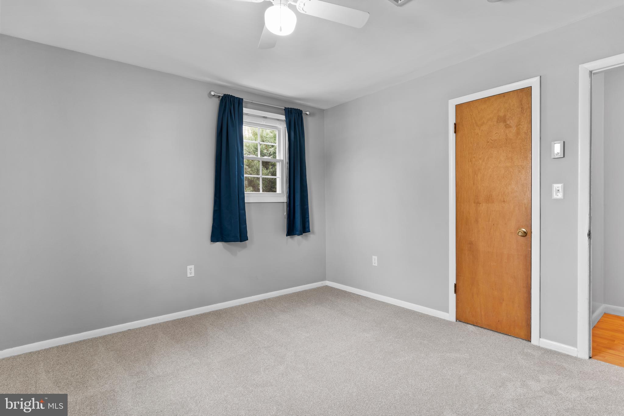 CENTER SQUARE MANOR - Residential