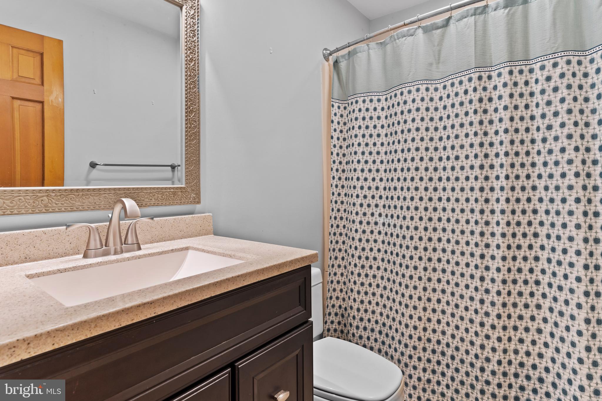 CENTER SQUARE MANOR - Residential