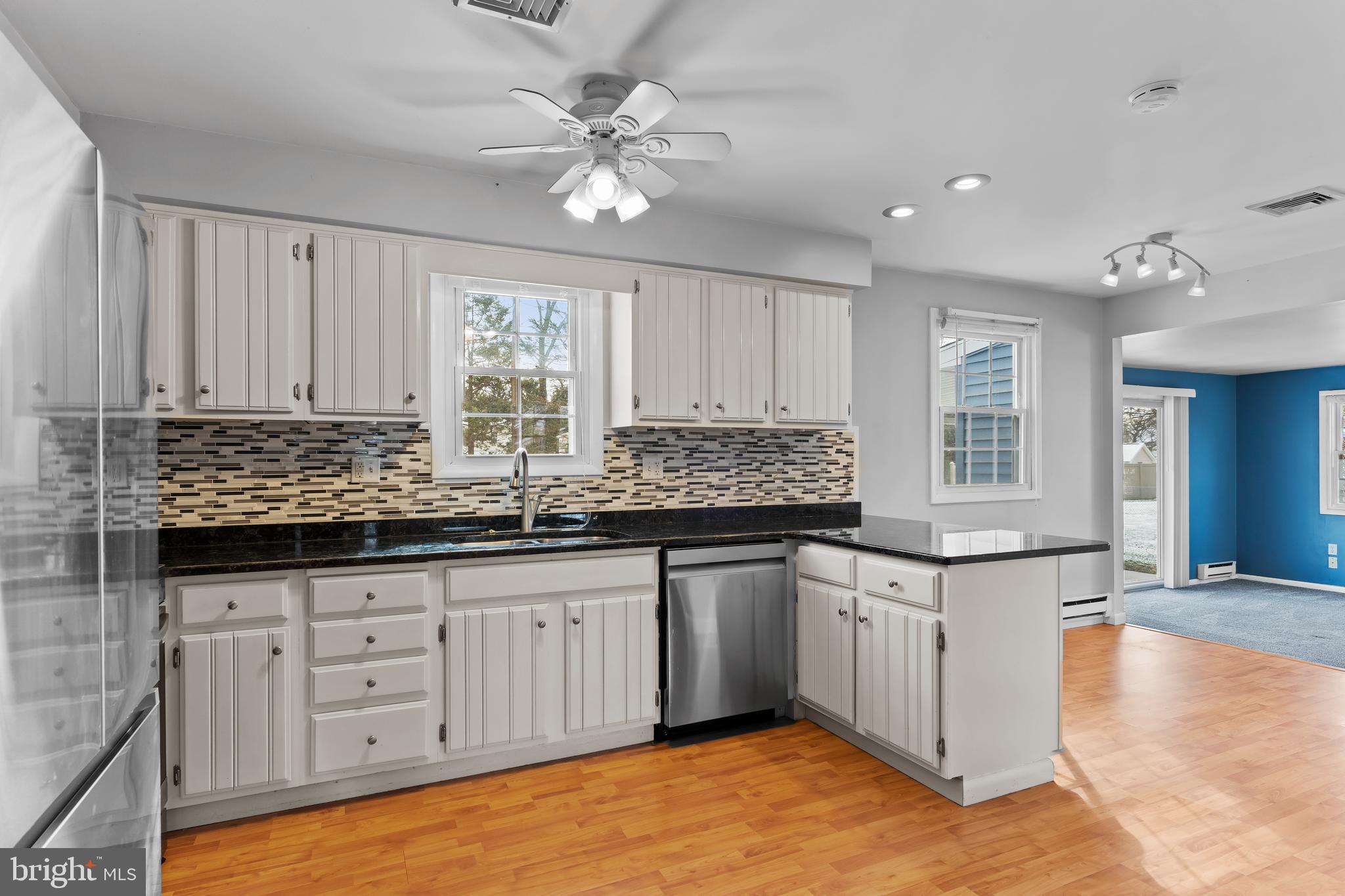 CENTER SQUARE MANOR - Residential