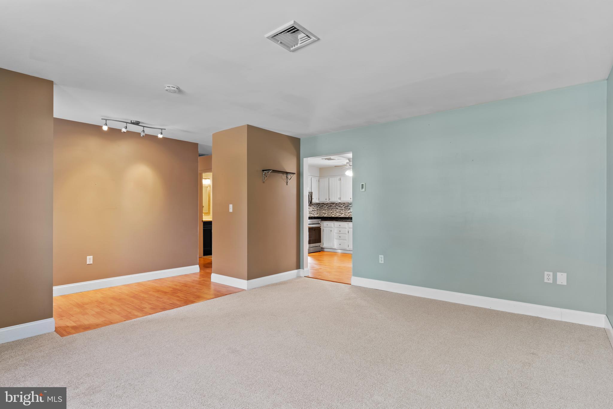 CENTER SQUARE MANOR - Residential