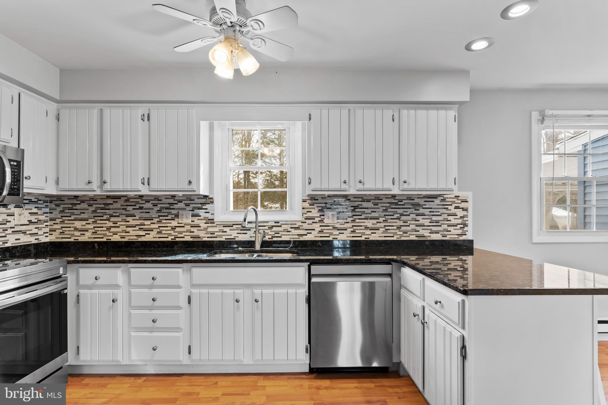 CENTER SQUARE MANOR - Residential