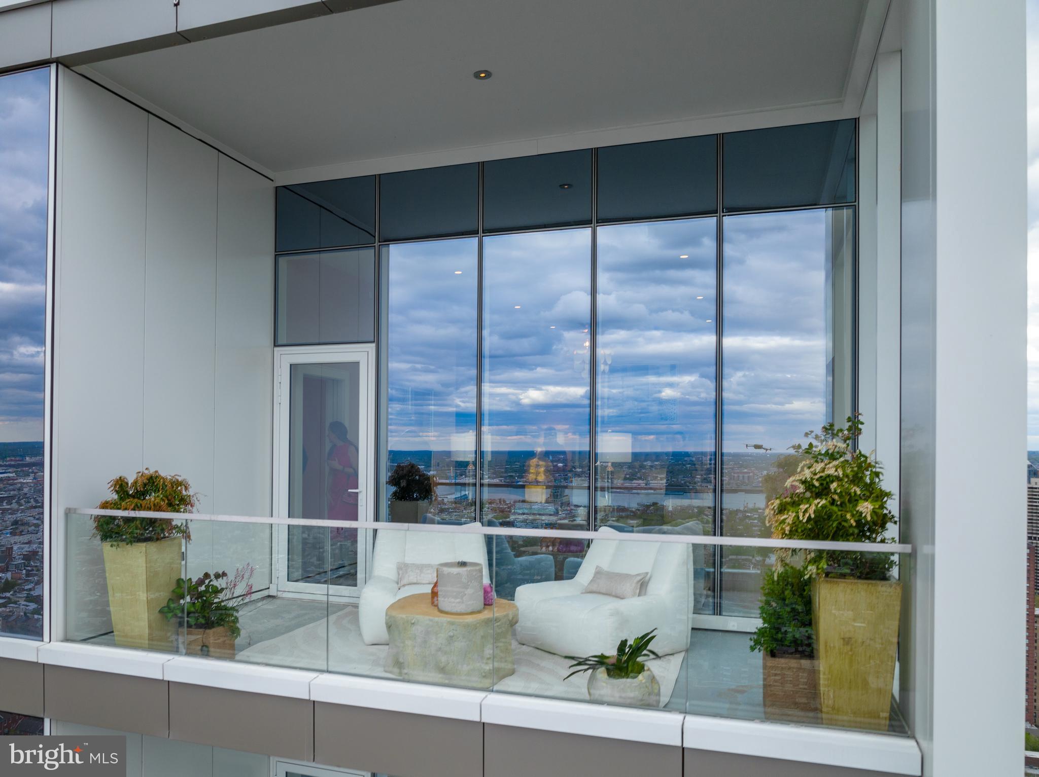 AVENUE OF THE ARTS - Residential