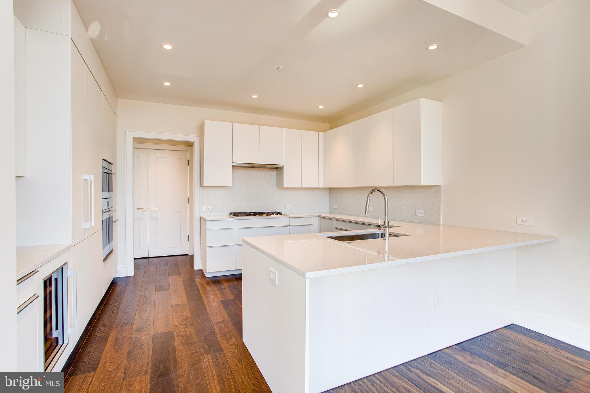 AVENUE OF THE ARTS - Residential