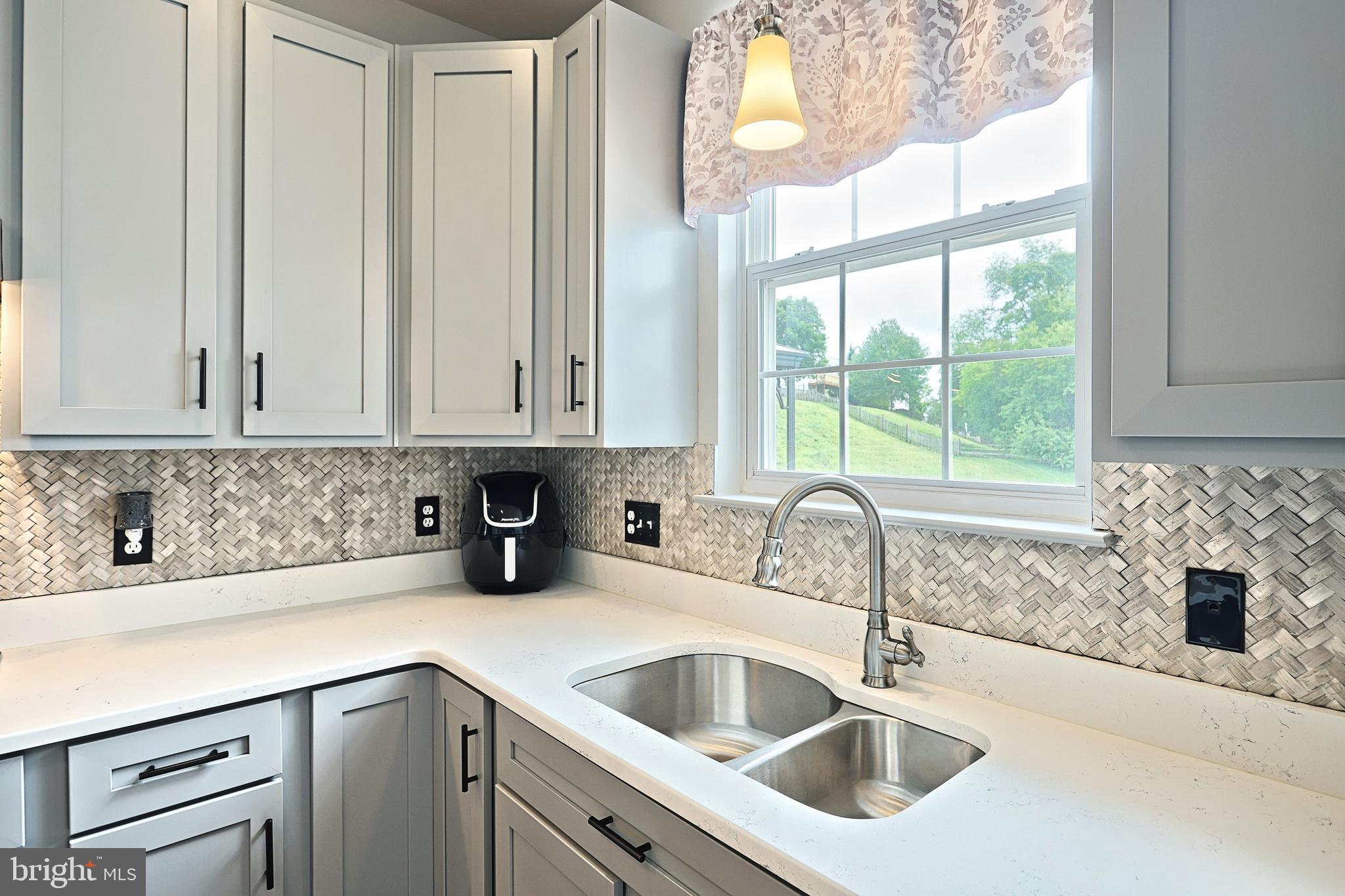 SUMMER'S GLEN - Residential