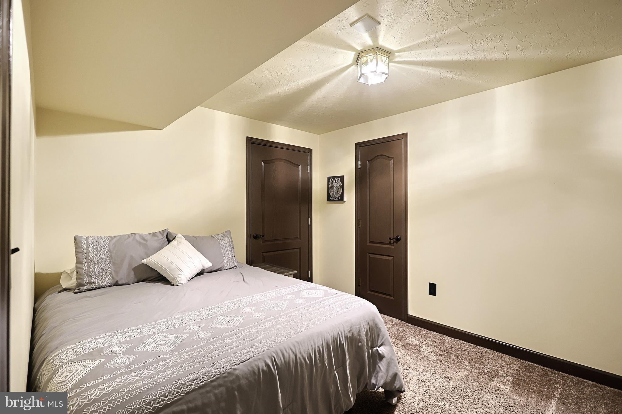 SUMMER'S GLEN - Residential