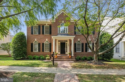 Photo of 102 Dunloggin Drive, ROCKVILLE, MD 20850 (MLS # MDMC2195920)