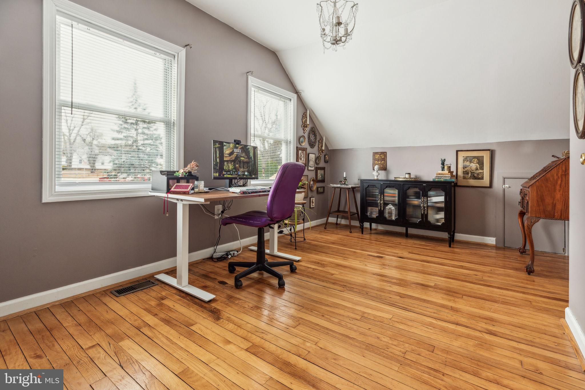 ROSLYN - Residential