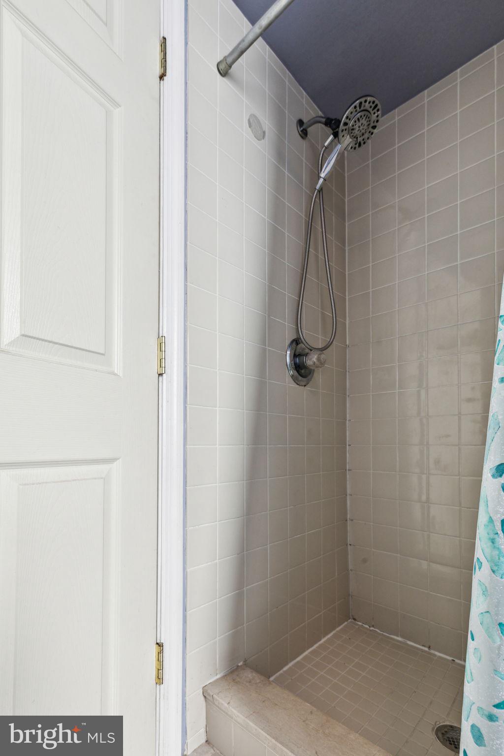 ROSLYN - Residential