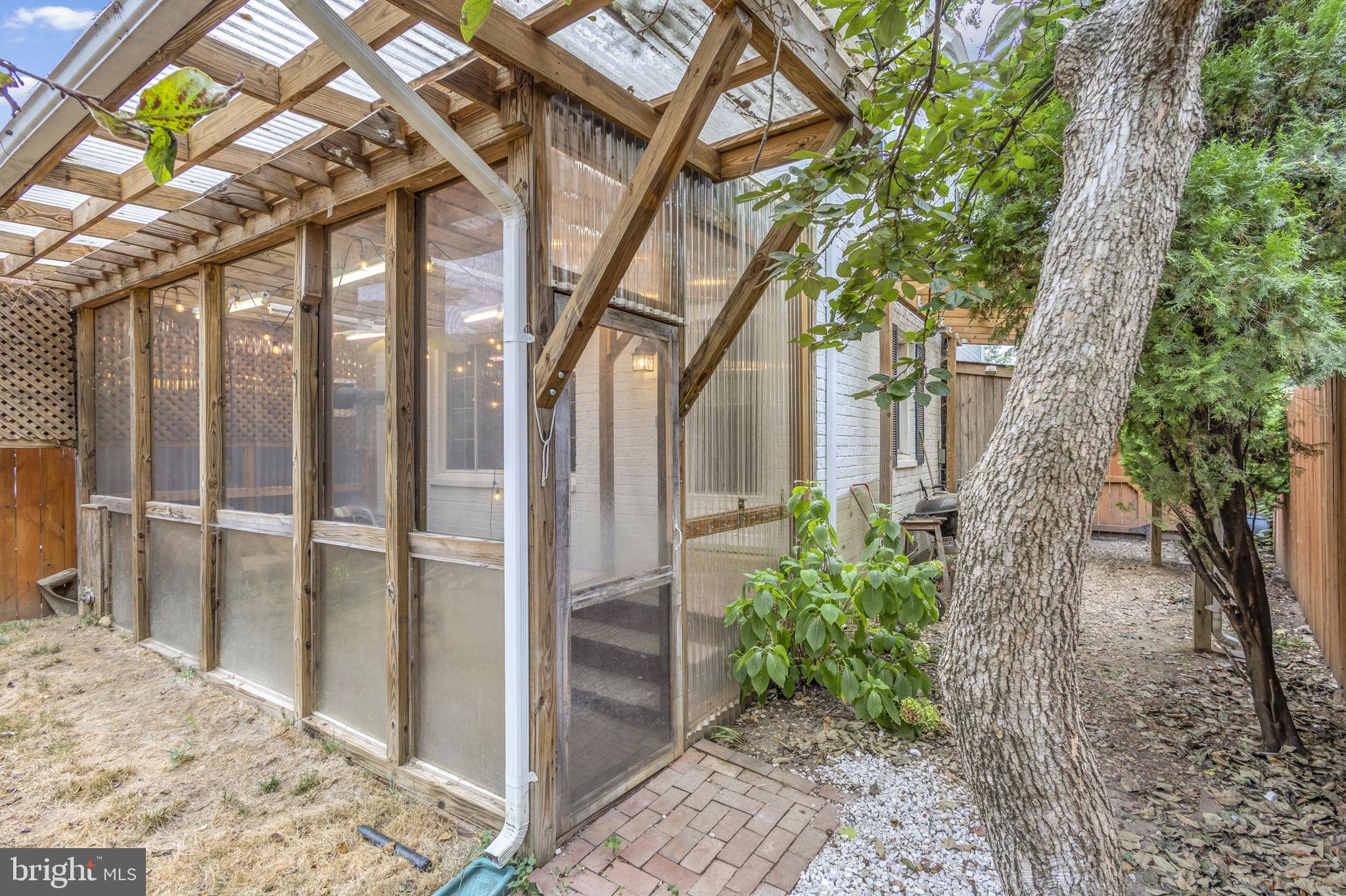 WARWICK VILLAGE - Residential Lease